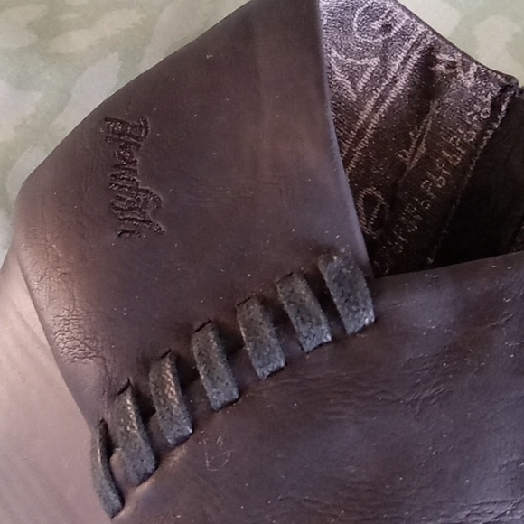 Sz8 Blowfish Leather Wedges LIKE NEW Charcoal, Zip with design Fish Pendant sexy - Picture 3 of 8